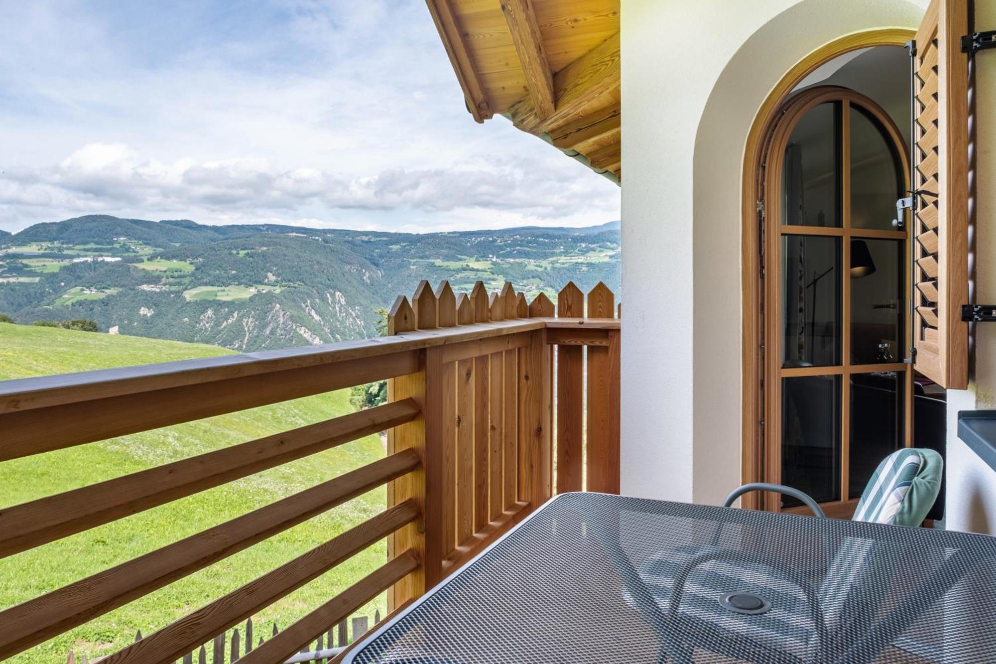Haensel Und Gretel Schlosshof Umes Exterior foto