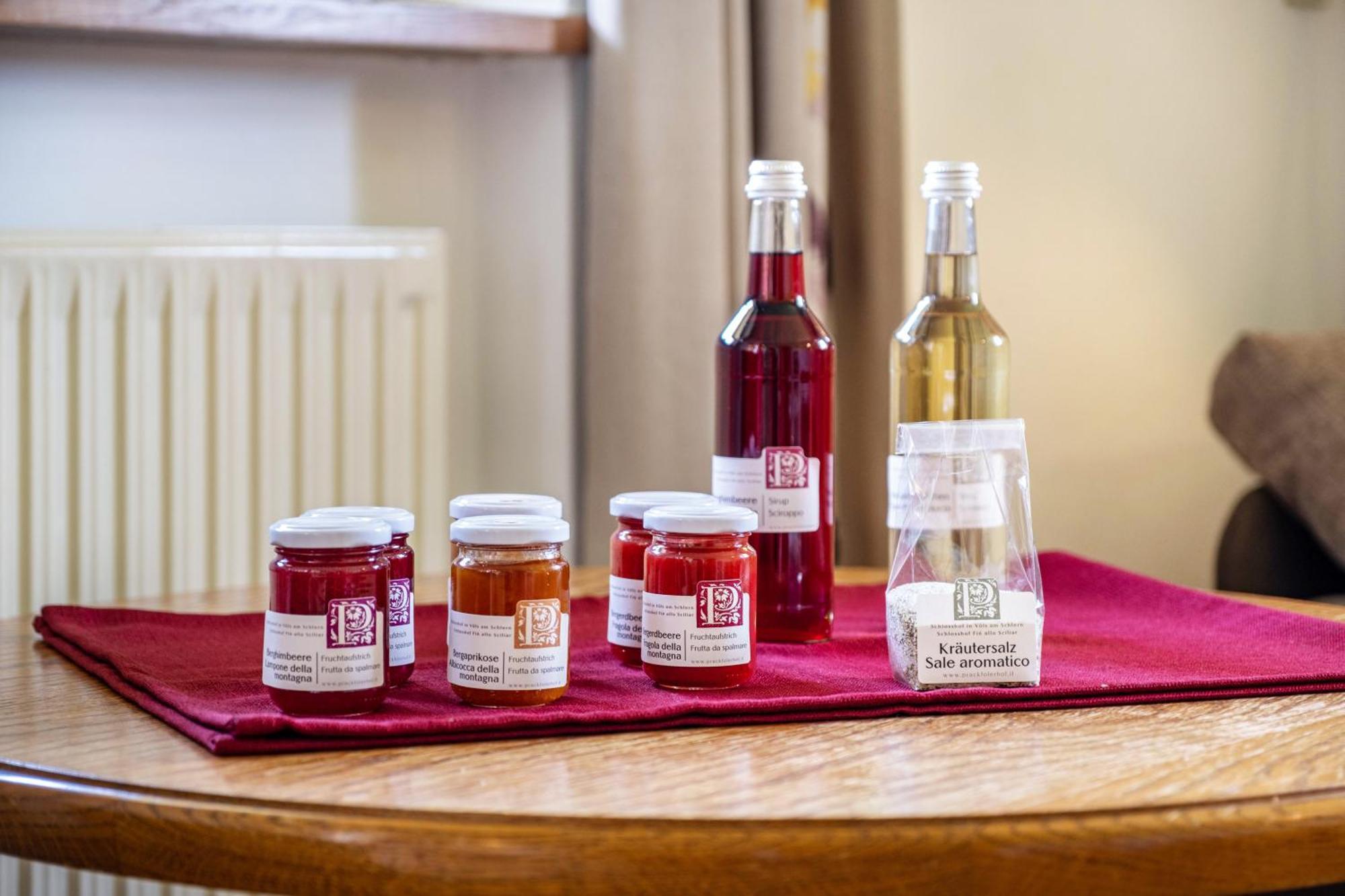 Haensel Und Gretel Schlosshof Umes Exterior foto